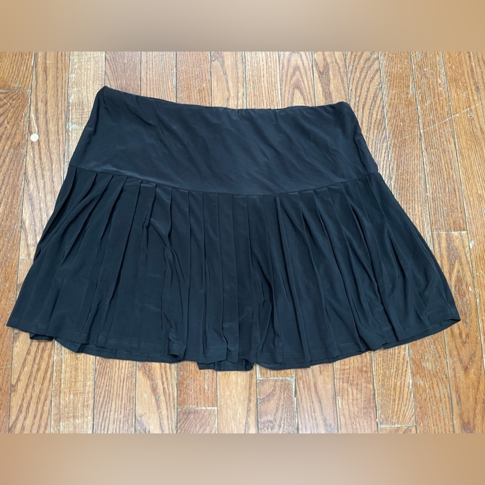 SWANK Elegant Black Pleated Mini Skirt - Picture 9 of 9